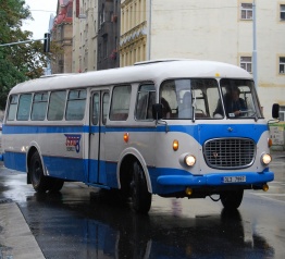 Zabytkowy autobus w Karkonoszach – zakończenie sezonu karkonoskich cyklobusów